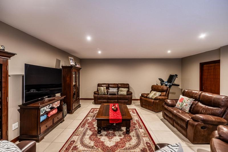 5 Bedroom Property for Sale in Midstream Ridge Gauteng