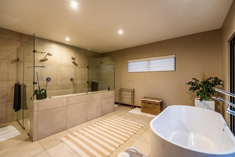 5 Bedroom Property for Sale in Midstream Ridge Gauteng