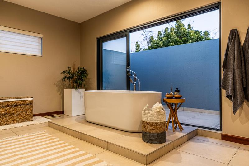 5 Bedroom Property for Sale in Midstream Ridge Gauteng