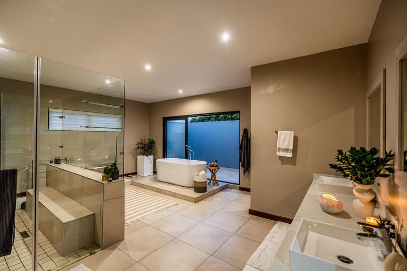5 Bedroom Property for Sale in Midstream Ridge Gauteng