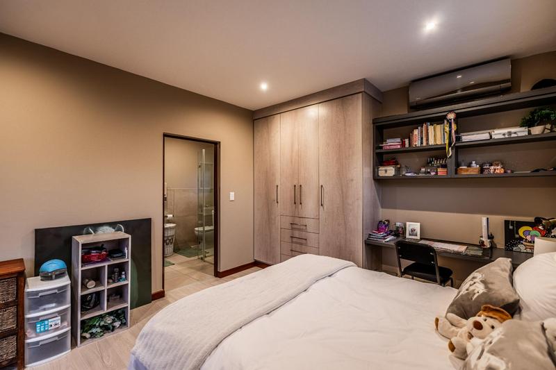 5 Bedroom Property for Sale in Midstream Ridge Gauteng