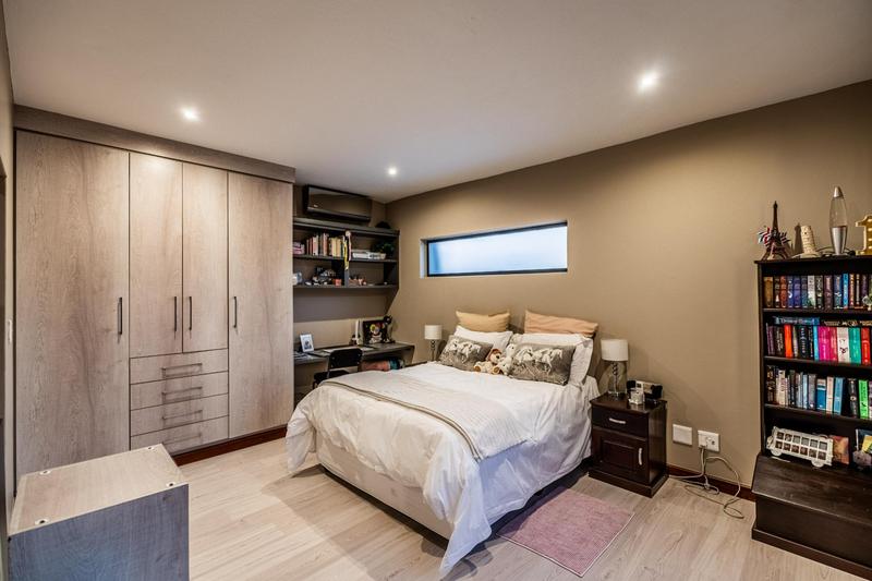 5 Bedroom Property for Sale in Midstream Ridge Gauteng