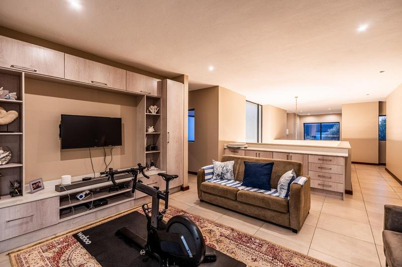5 Bedroom Property for Sale in Midstream Ridge Gauteng