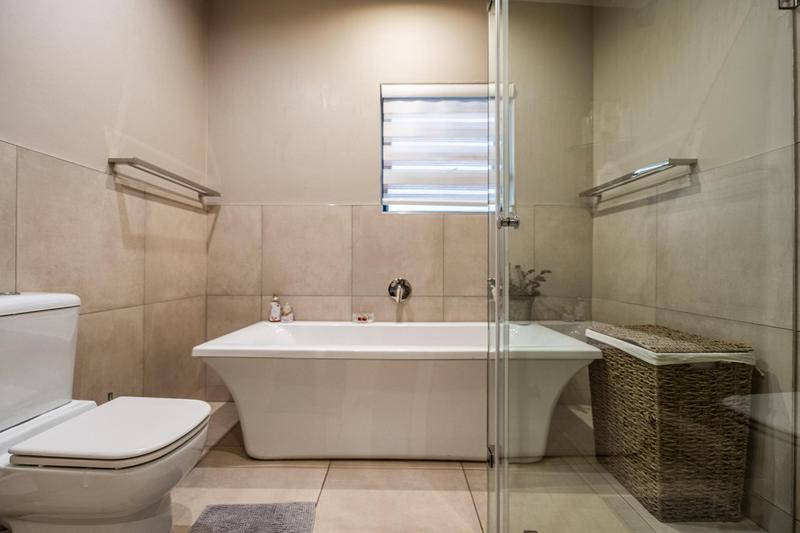 5 Bedroom Property for Sale in Midstream Ridge Gauteng