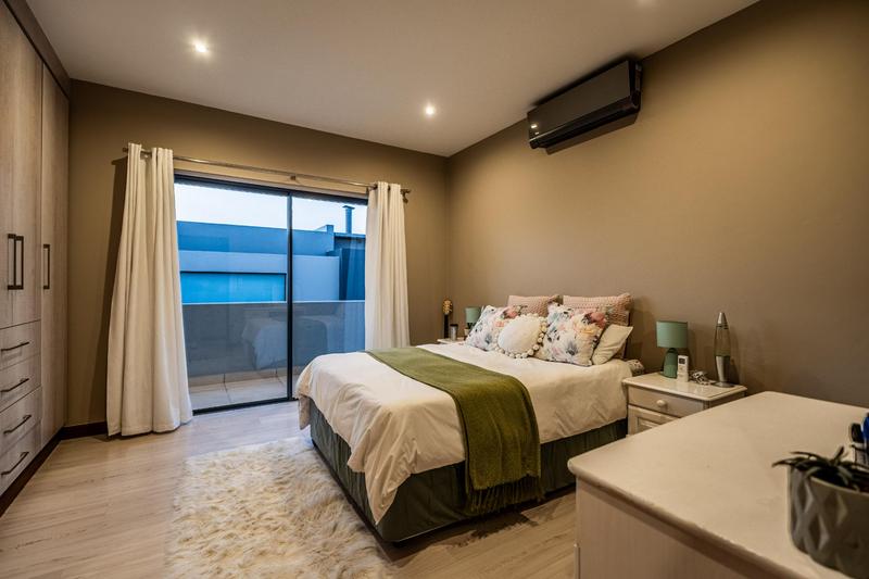 5 Bedroom Property for Sale in Midstream Ridge Gauteng