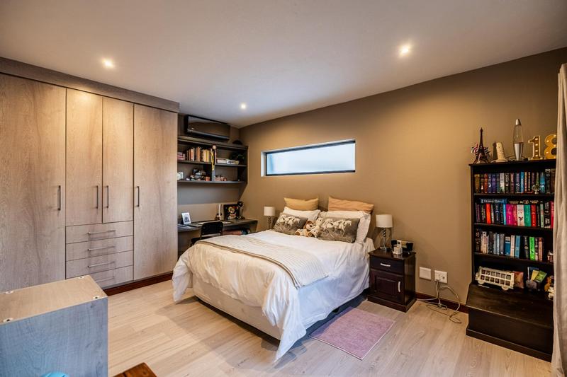 5 Bedroom Property for Sale in Midstream Ridge Gauteng