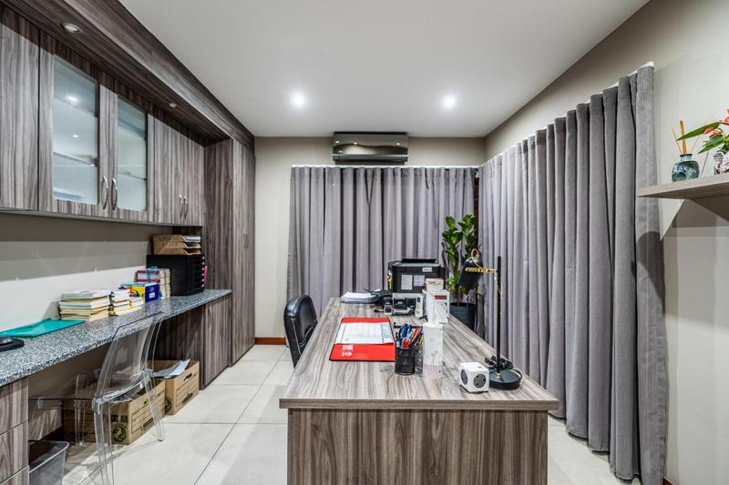 5 Bedroom Property for Sale in Midstream Ridge Gauteng
