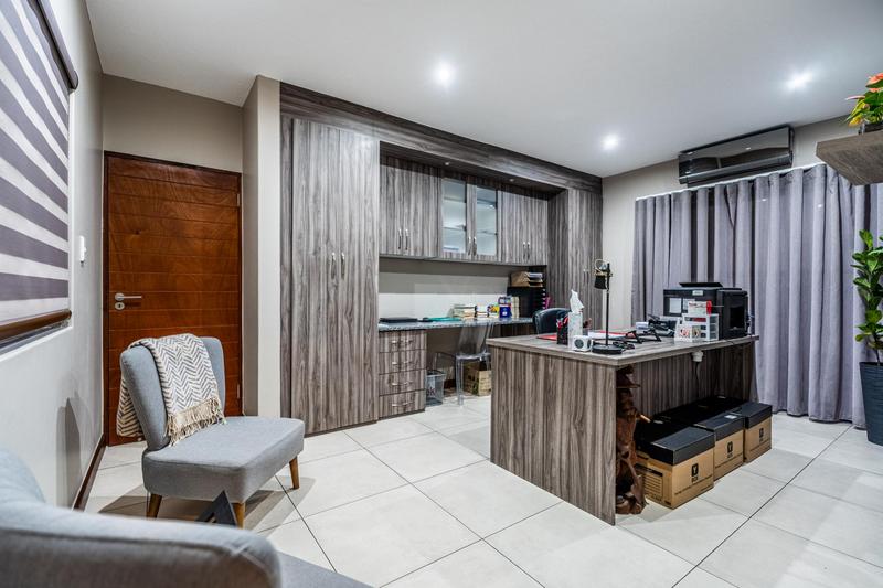 5 Bedroom Property for Sale in Midstream Ridge Gauteng