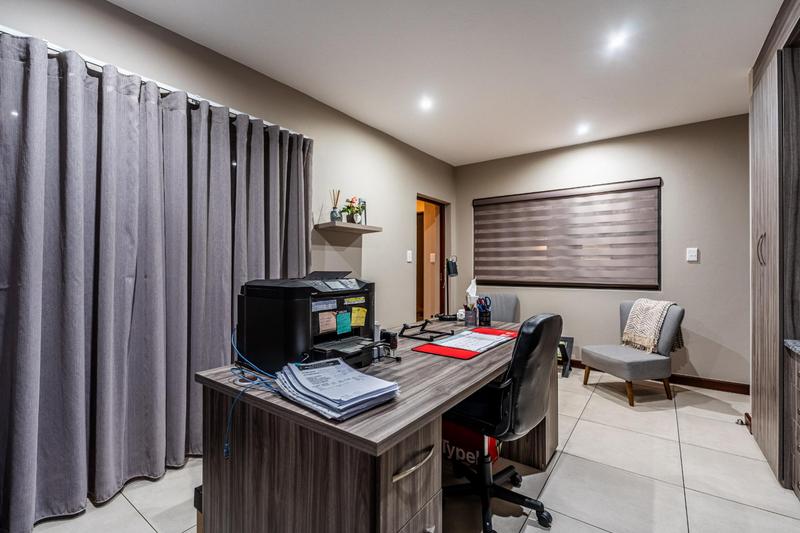 5 Bedroom Property for Sale in Midstream Ridge Gauteng