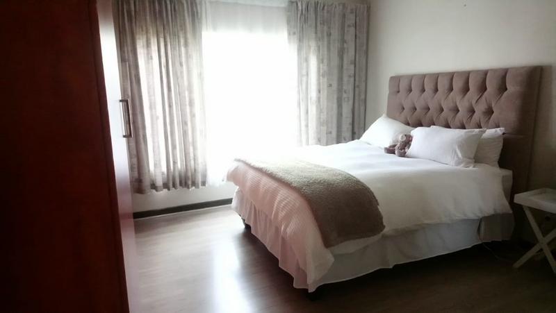 To Let 2 Bedroom Property for Rent in Sunninghill Gauteng