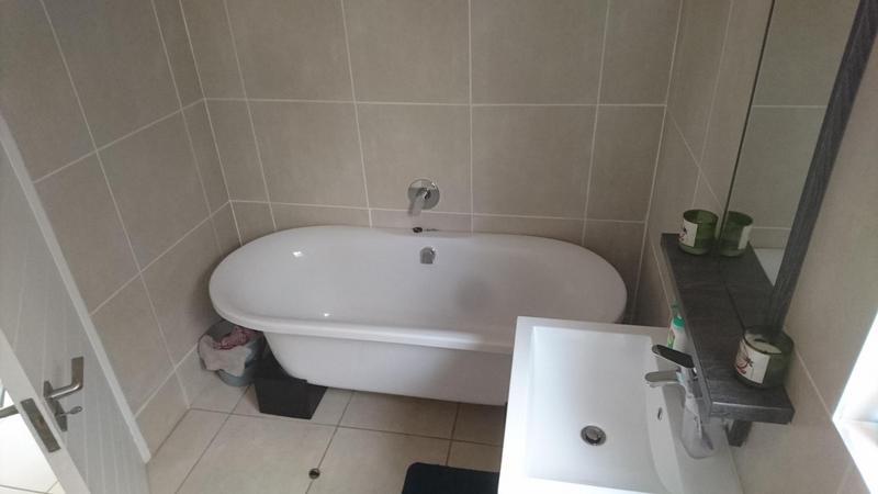 To Let 3 Bedroom Property for Rent in Olivedale Gauteng