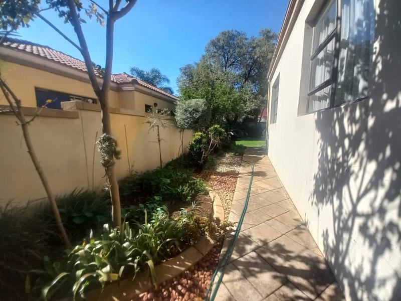 To Let 3 Bedroom Property for Rent in Eldoglen Gauteng