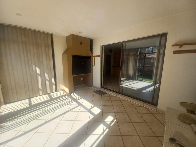 To Let 3 Bedroom Property for Rent in Eldoglen Gauteng