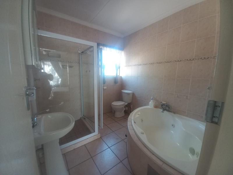 To Let 3 Bedroom Property for Rent in Eldoglen Gauteng
