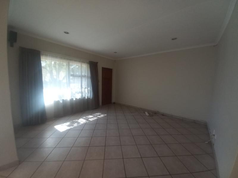 To Let 3 Bedroom Property for Rent in Eldoglen Gauteng
