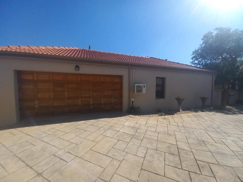 To Let 3 Bedroom Property for Rent in Eldoglen Gauteng
