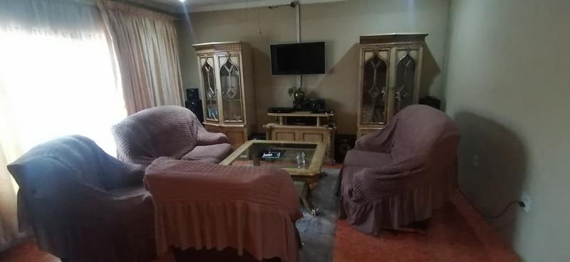 5 Bedroom Property for Sale in Tsakane Gauteng