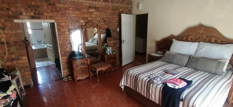 5 Bedroom Property for Sale in Tsakane Gauteng