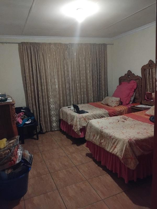 5 Bedroom Property for Sale in Tsakane Gauteng