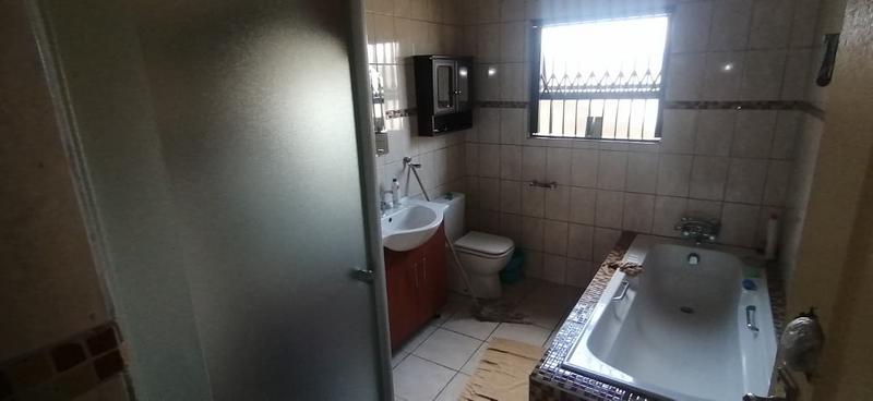 5 Bedroom Property for Sale in Tsakane Gauteng