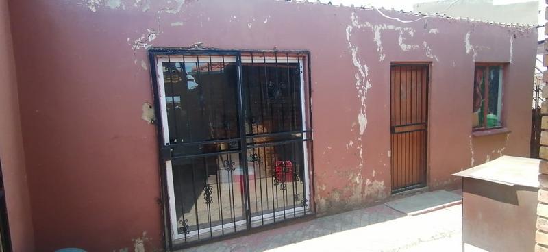 5 Bedroom Property for Sale in Tsakane Gauteng