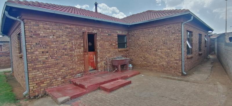 5 Bedroom Property for Sale in Tsakane Gauteng