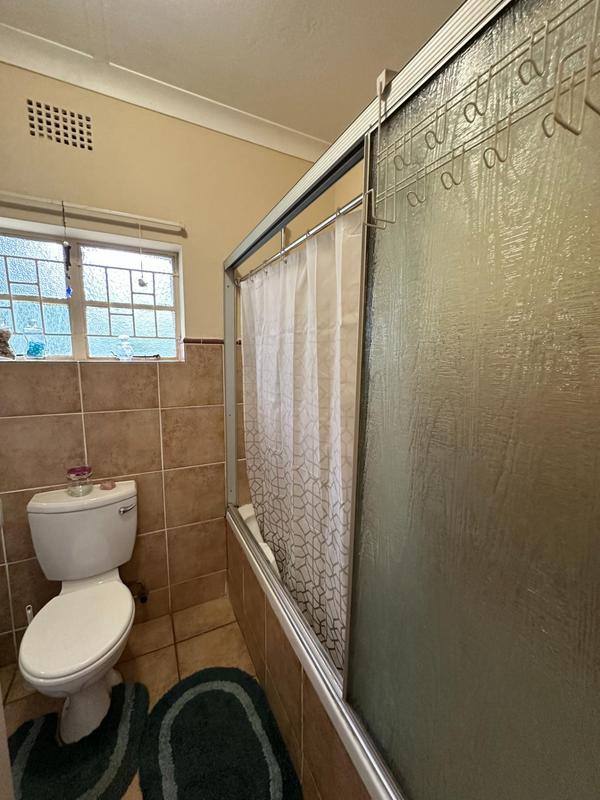2 Bedroom Property for Sale in Lakeside Gauteng