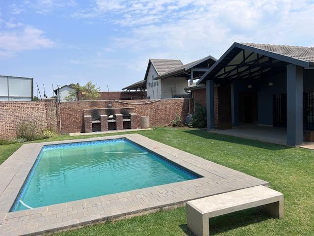 To Let 2 Bedroom Property for Rent in Equestria Gauteng