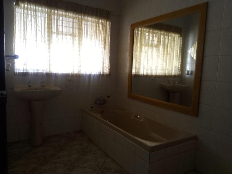 To Let 3 Bedroom Property for Rent in Roodia Gauteng