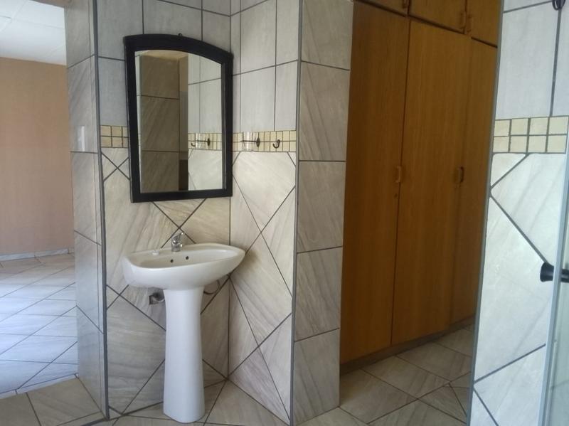 To Let 3 Bedroom Property for Rent in Roodia Gauteng