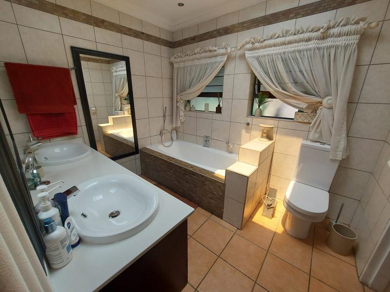4 Bedroom Property for Sale in Vanderbijlpark SW 5 Gauteng