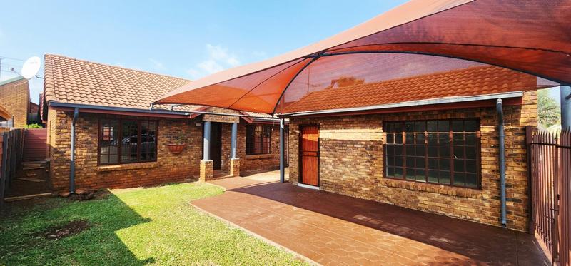 2 Bedroom Property for Sale in Theresa Park Gauteng