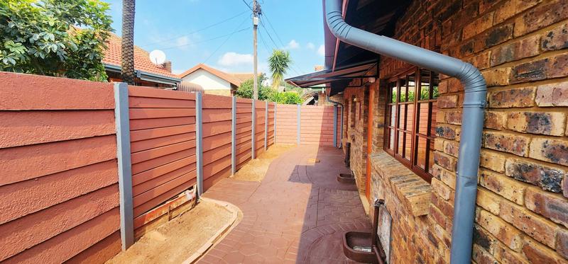 2 Bedroom Property for Sale in Theresa Park Gauteng