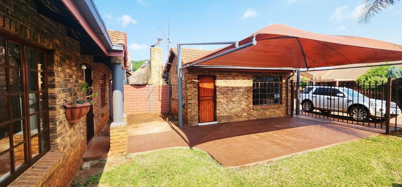 2 Bedroom Property for Sale in Theresa Park Gauteng