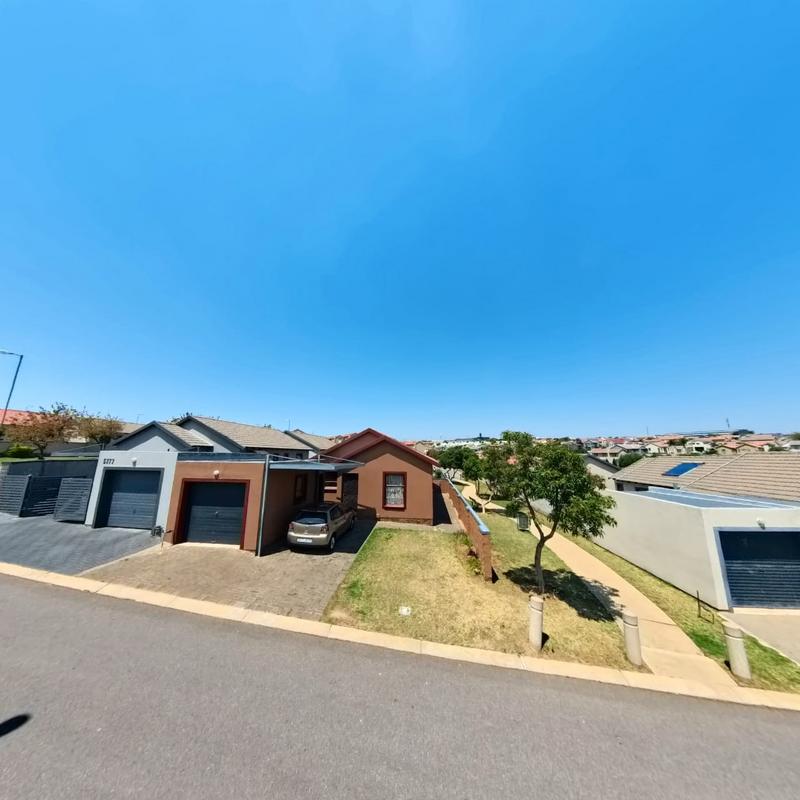 3 Bedroom Property for Sale in Kosmosdal Gauteng