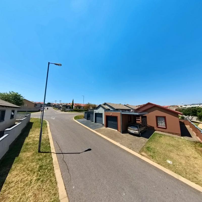 3 Bedroom Property for Sale in Kosmosdal Gauteng