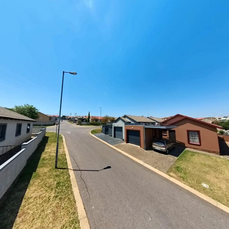 3 Bedroom Property for Sale in Kosmosdal Gauteng