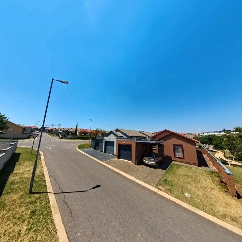 3 Bedroom Property for Sale in Kosmosdal Gauteng