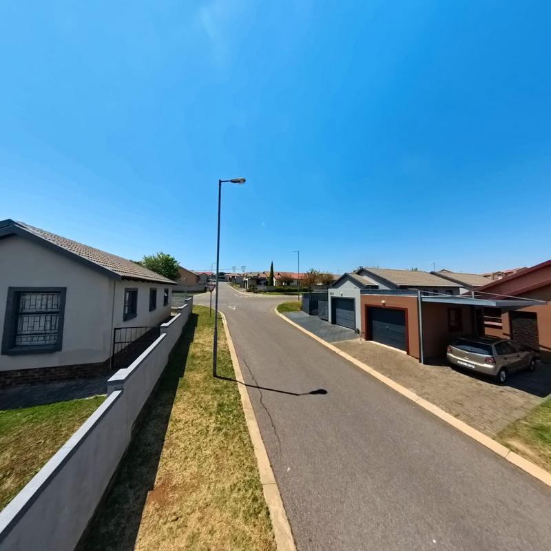 3 Bedroom Property for Sale in Kosmosdal Gauteng
