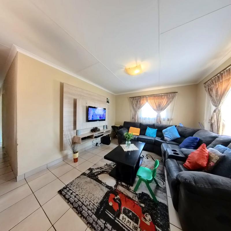 3 Bedroom Property for Sale in Kosmosdal Gauteng