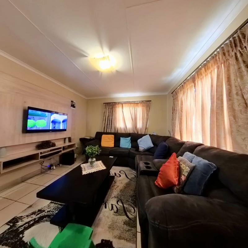 3 Bedroom Property for Sale in Kosmosdal Gauteng
