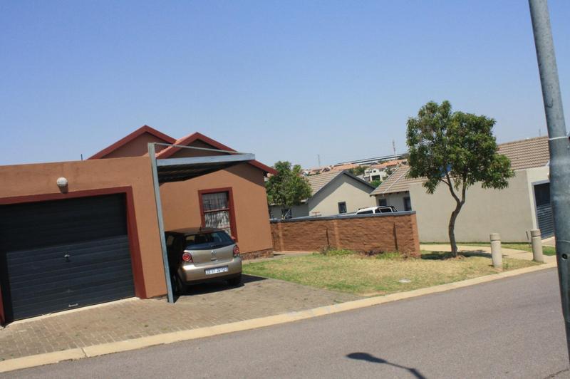 3 Bedroom Property for Sale in Kosmosdal Gauteng