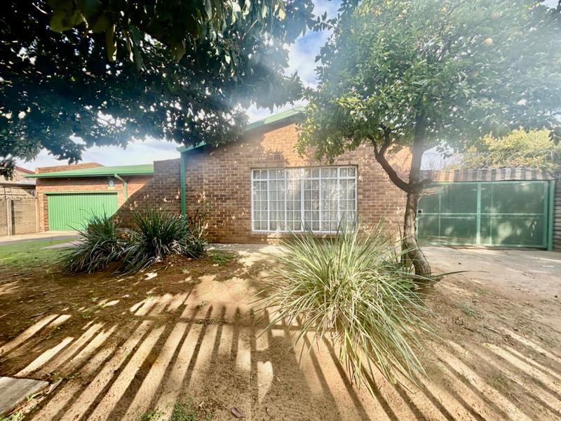 4 Bedroom Property for Sale in Vanderbijlpark CW 4 Gauteng