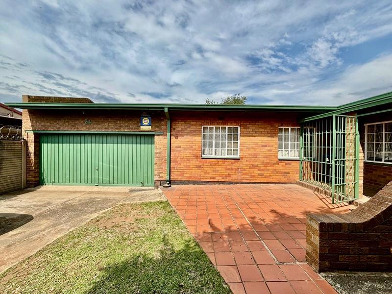 4 Bedroom Property for Sale in Vanderbijlpark CW 4 Gauteng