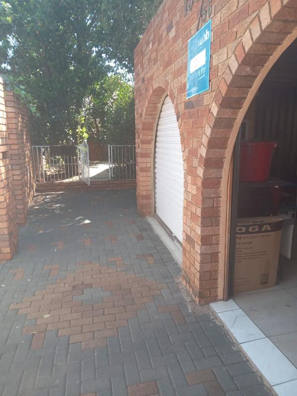 3 Bedroom Property for Sale in Dhlamini Gauteng
