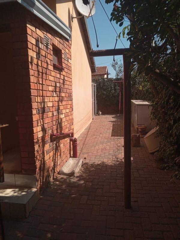 3 Bedroom Property for Sale in Dhlamini Gauteng