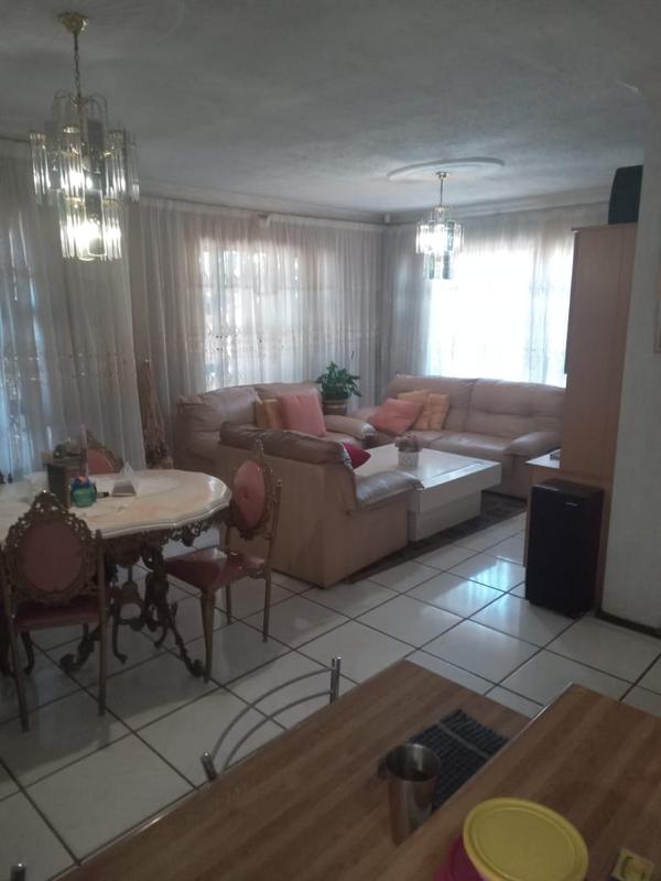 3 Bedroom Property for Sale in Dhlamini Gauteng