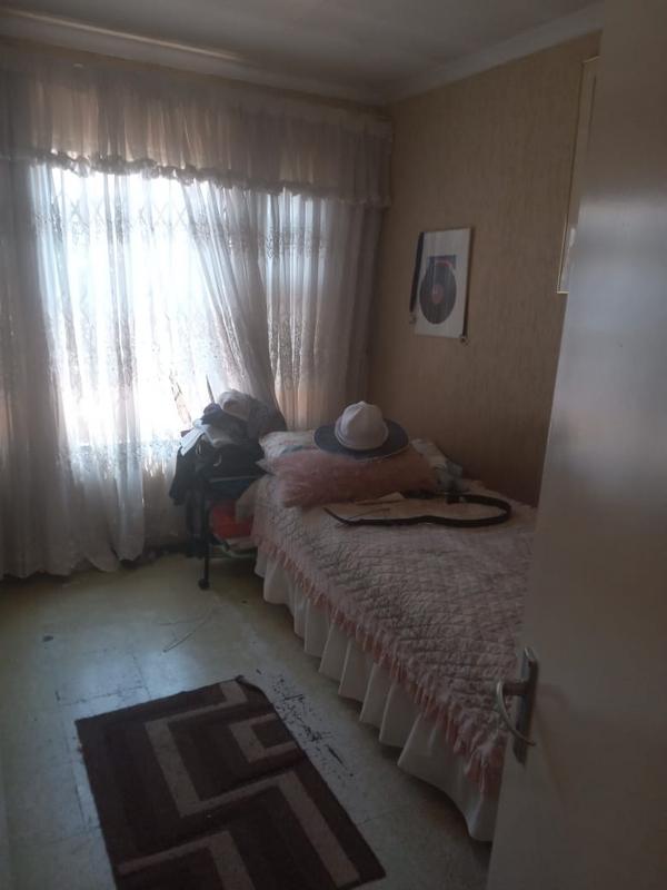 3 Bedroom Property for Sale in Dhlamini Gauteng