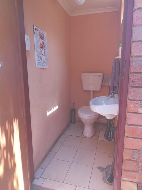 3 Bedroom Property for Sale in Dhlamini Gauteng