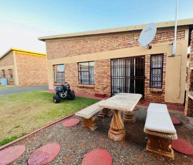 3 Bedroom Property for Sale in Bonanne Gauteng